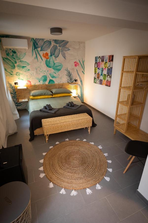 Via Calefati Land Apartment Bari Luaran gambar